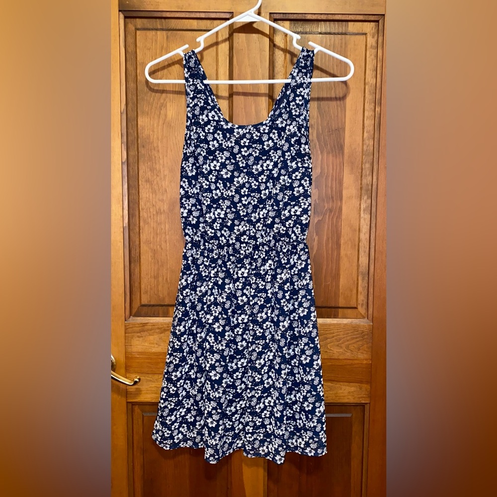Dividend H&M floral dress elastic waist RUNS SMALL